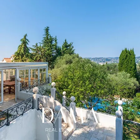 Modern With Pool, Garden, 4 Bedrooms Villa Antibes